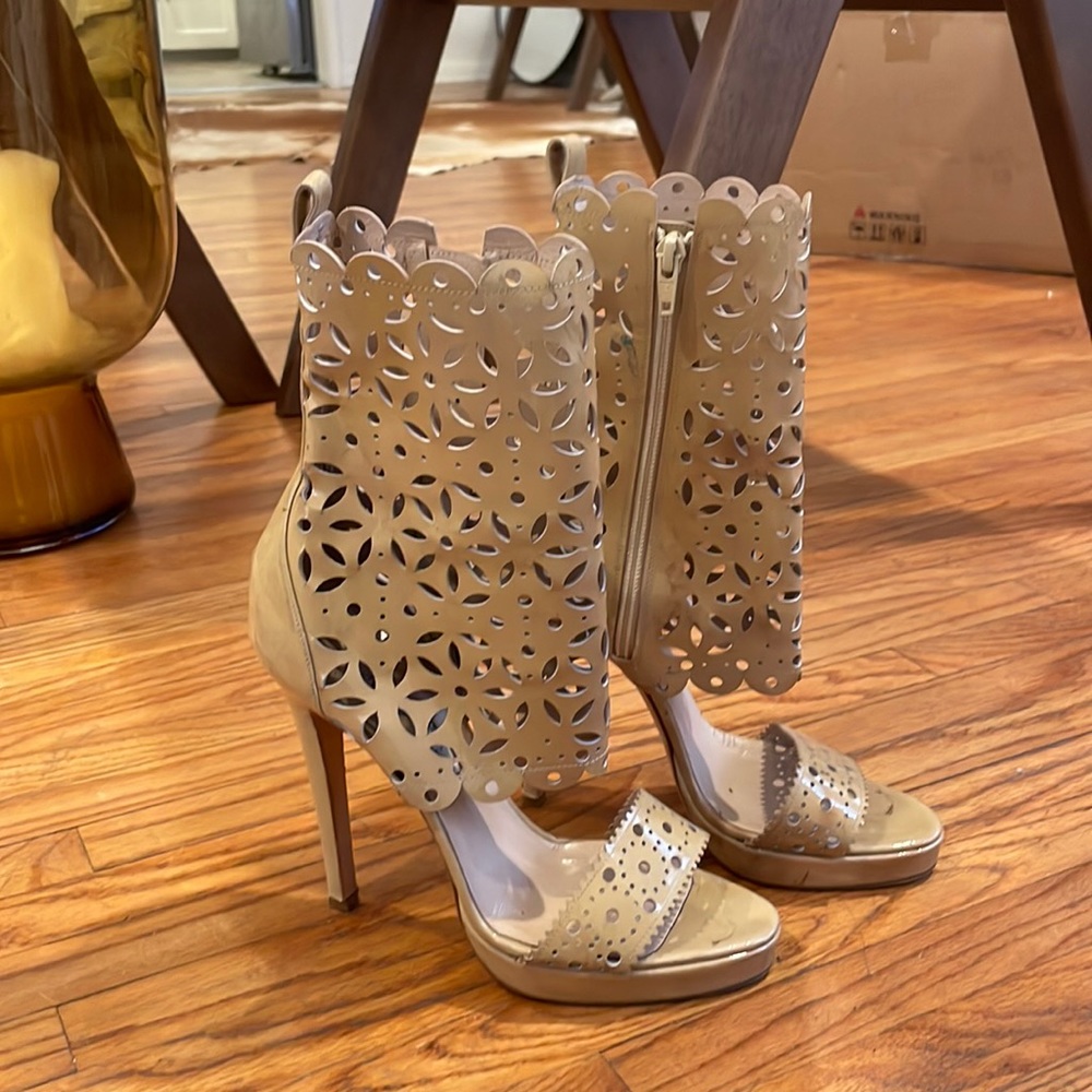 Oscar de la Renta patent leather heels